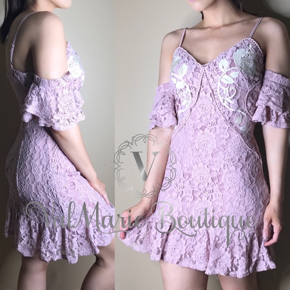 lace wedding guest dress - Picture 3 of 8